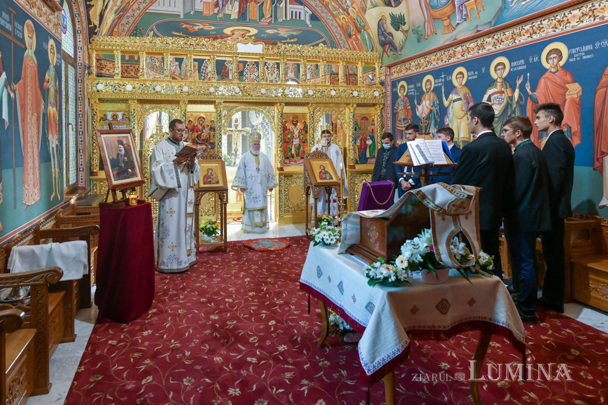 Sfânta Liturghie, Parastas și simpozion pentru Episcopul Nifon Niculescu al Dunării de Jos 185334