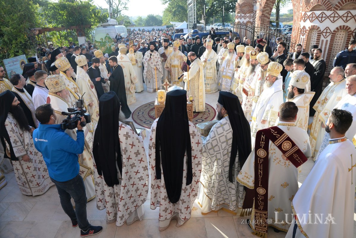 Biserica Mănăstirii Pantocrator a primit veșmântul sfințeniei 185430