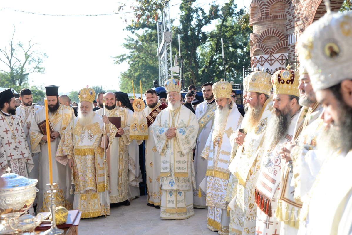 Biserica Mănăstirii Pantocrator a primit veșmântul sfințeniei 185433