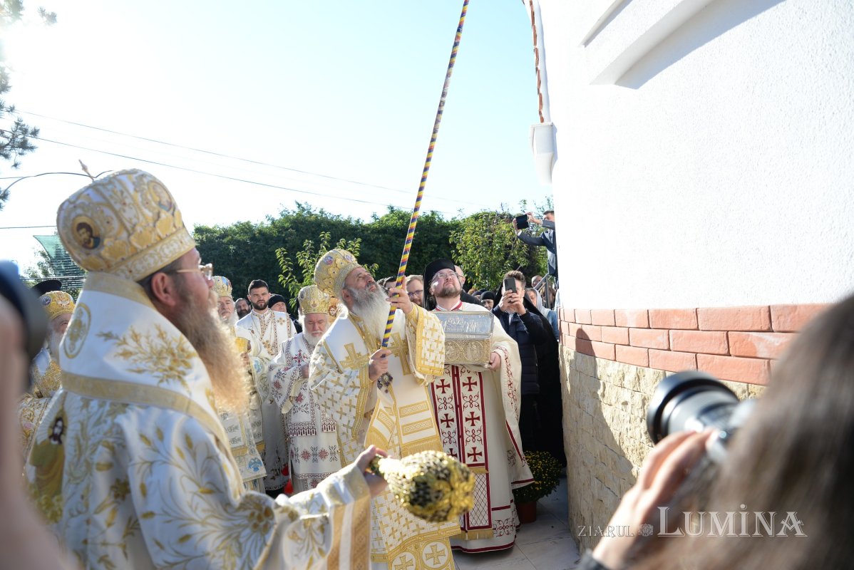 Biserica Mănăstirii Pantocrator a primit veșmântul sfințeniei 185437