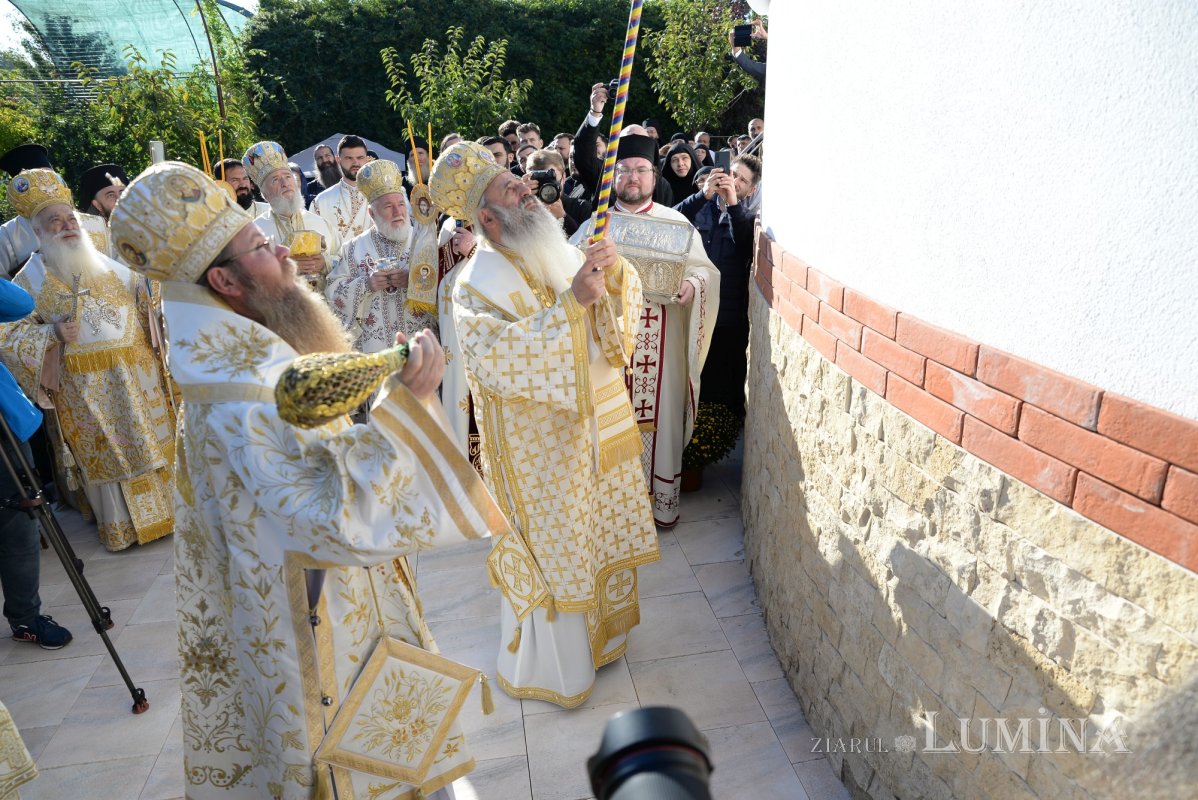 Biserica Mănăstirii Pantocrator a primit veșmântul sfințeniei 185438