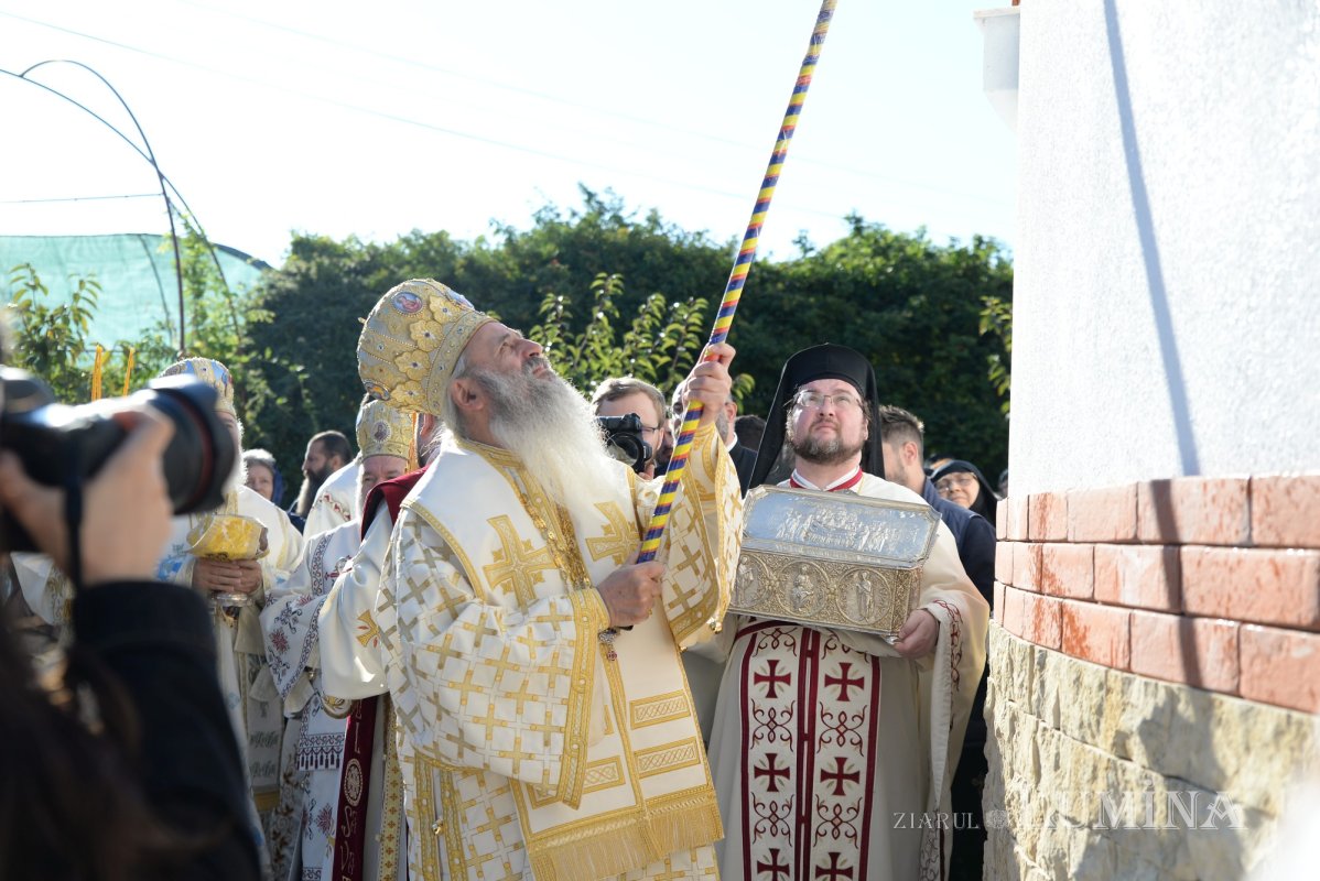 Biserica Mănăstirii Pantocrator a primit veșmântul sfințeniei 185442