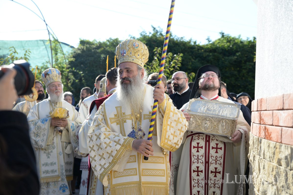 Biserica Mănăstirii Pantocrator a primit veșmântul sfințeniei 185443