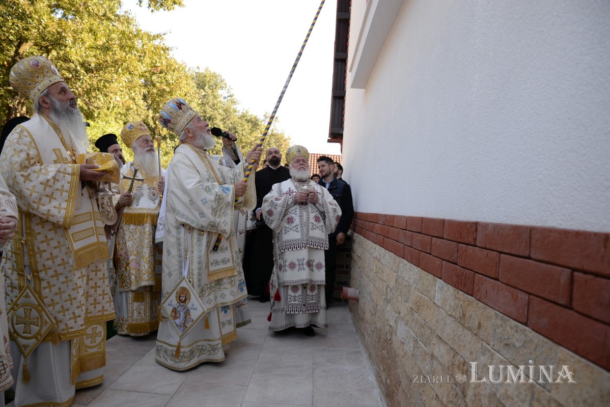 Biserica Mănăstirii Pantocrator a primit veșmântul sfințeniei 185445