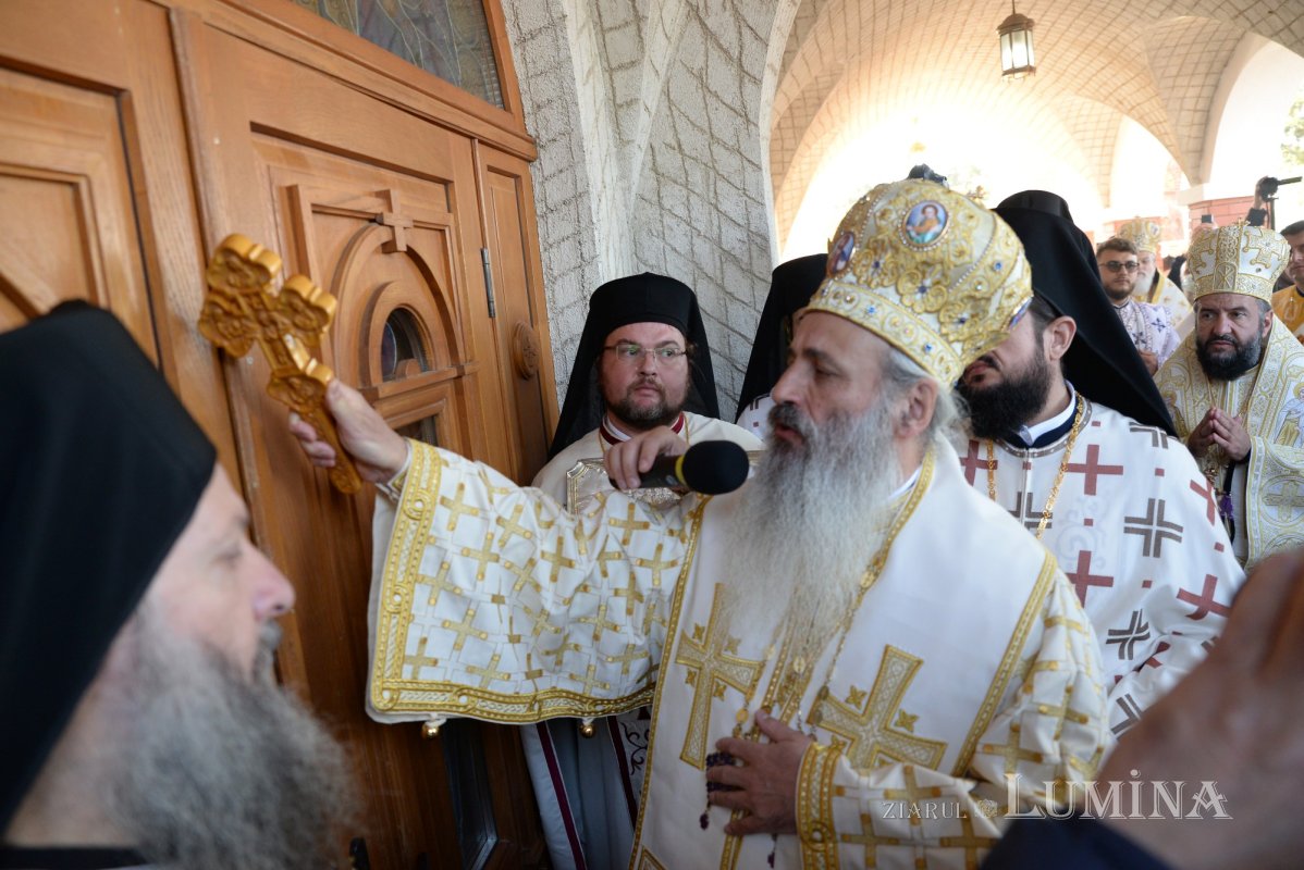 Biserica Mănăstirii Pantocrator a primit veșmântul sfințeniei 185448