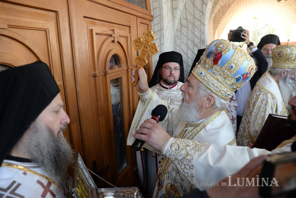 Biserica Mănăstirii Pantocrator a primit veșmântul sfințeniei 185449