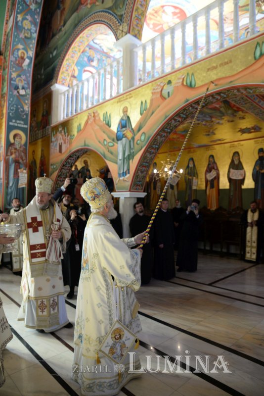 Biserica Mănăstirii Pantocrator a primit veșmântul sfințeniei 185460