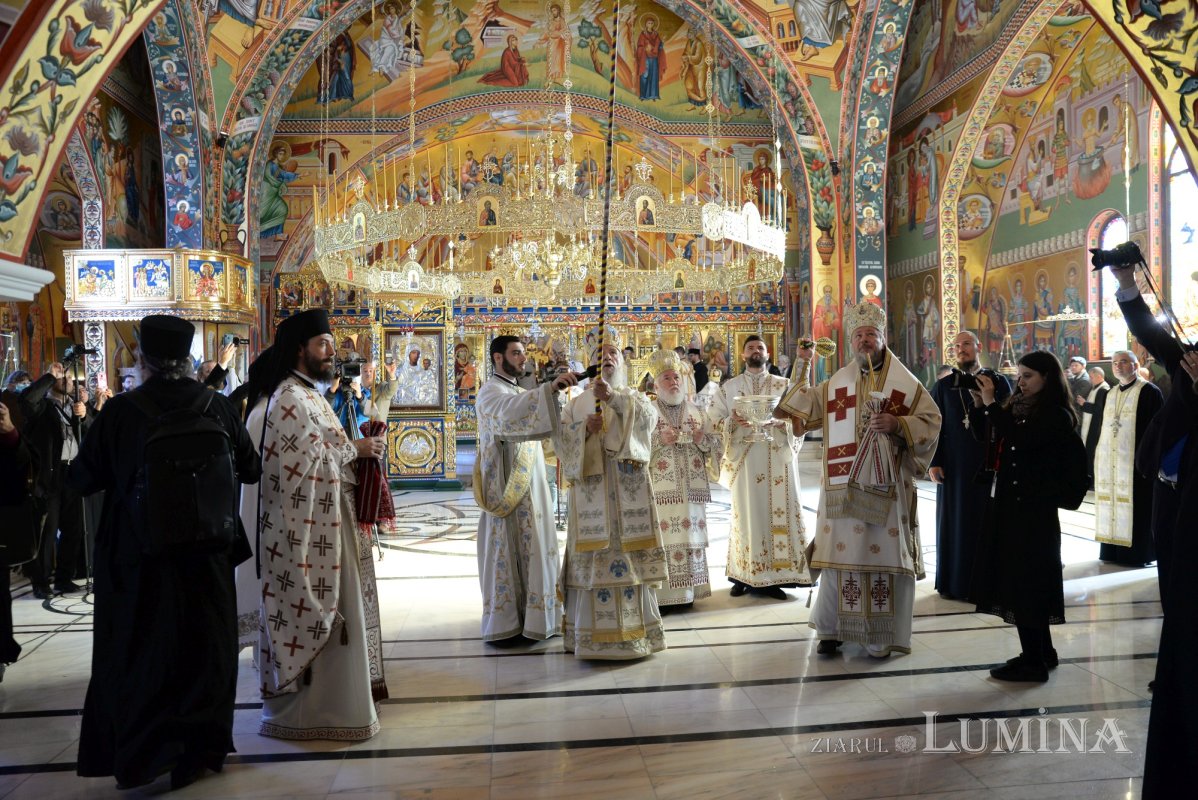 Biserica Mănăstirii Pantocrator a primit veșmântul sfințeniei 185462