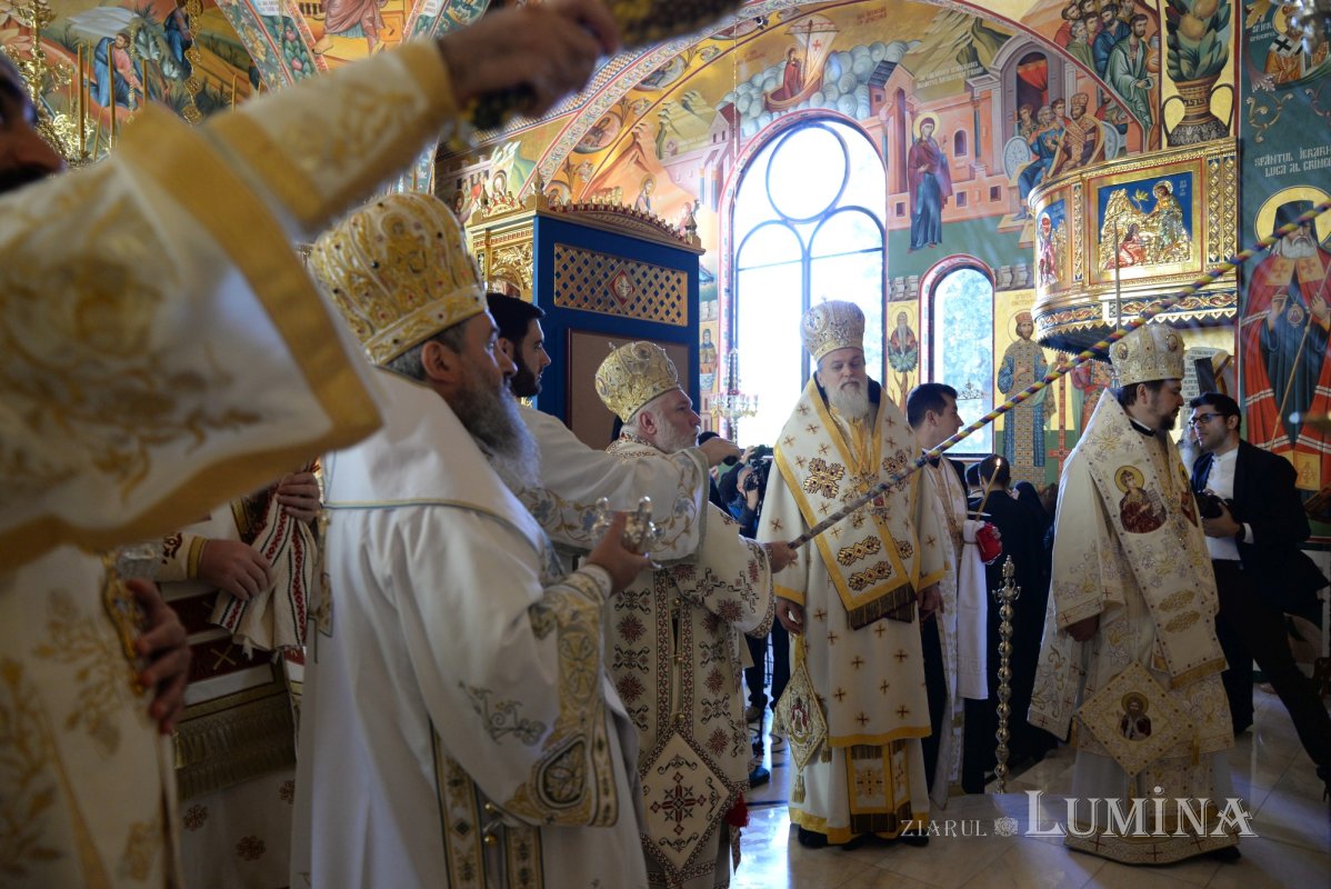 Biserica Mănăstirii Pantocrator a primit veșmântul sfințeniei 185464