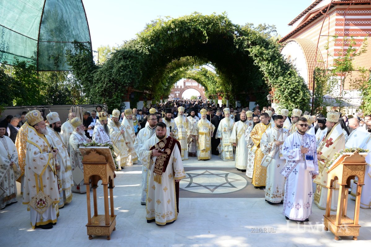 Biserica Mănăstirii Pantocrator a primit veșmântul sfințeniei 185469