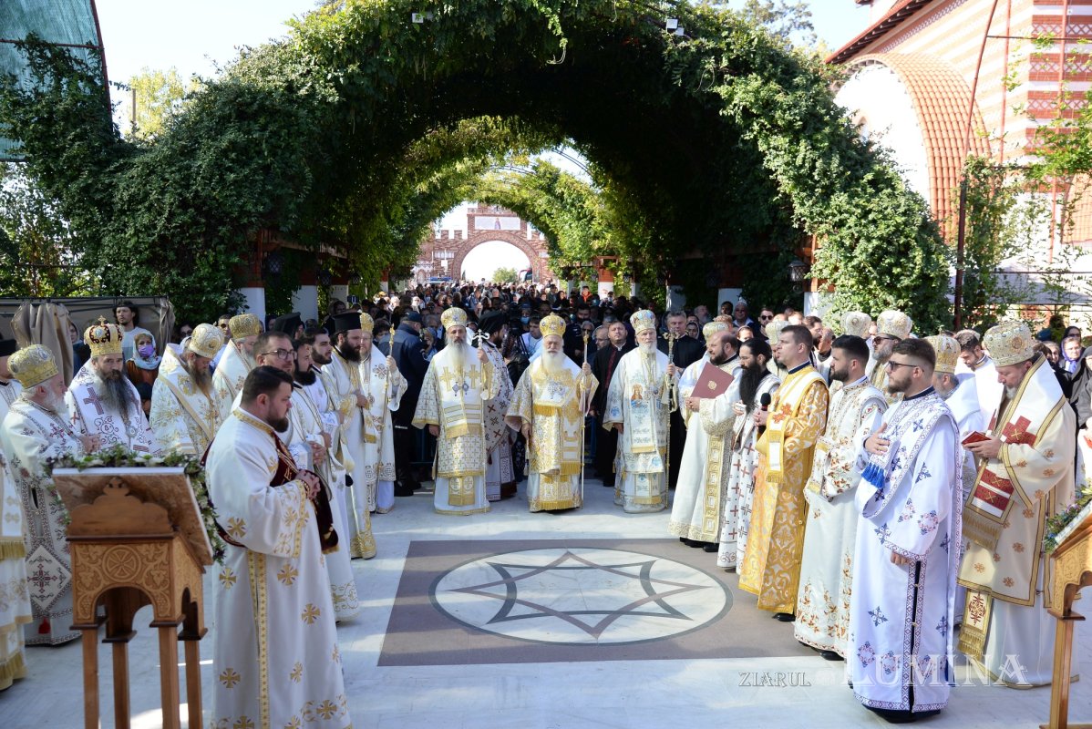 Biserica Mănăstirii Pantocrator a primit veșmântul sfințeniei 185471