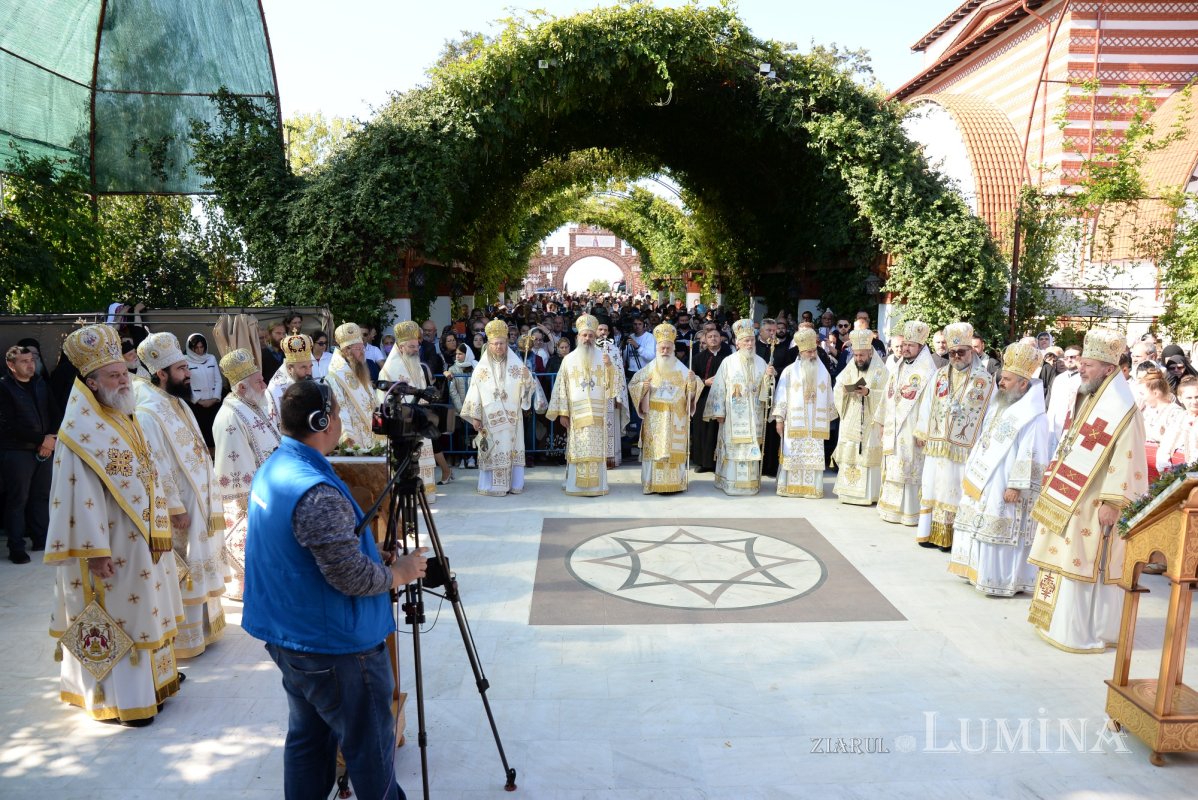 Biserica Mănăstirii Pantocrator a primit veșmântul sfințeniei 185472