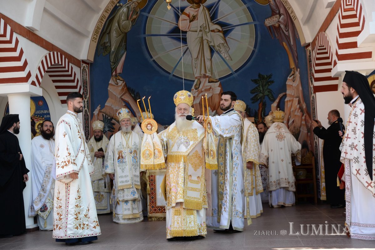 Biserica Mănăstirii Pantocrator a primit veșmântul sfințeniei 185473