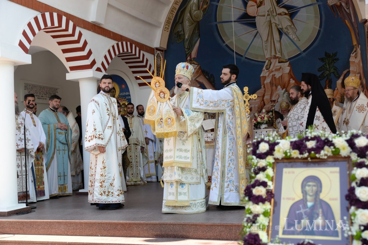 Biserica Mănăstirii Pantocrator a primit veșmântul sfințeniei 185479