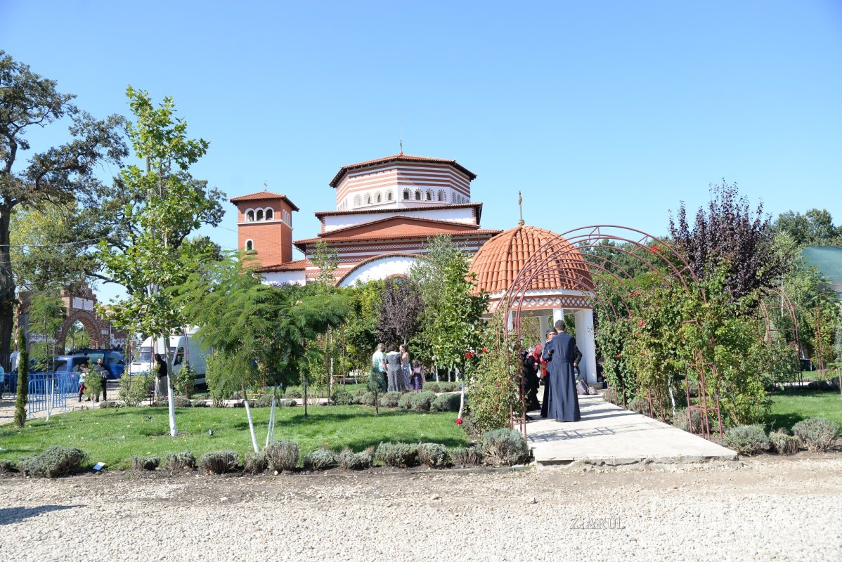 Biserica Mănăstirii Pantocrator a primit veșmântul sfințeniei 185482