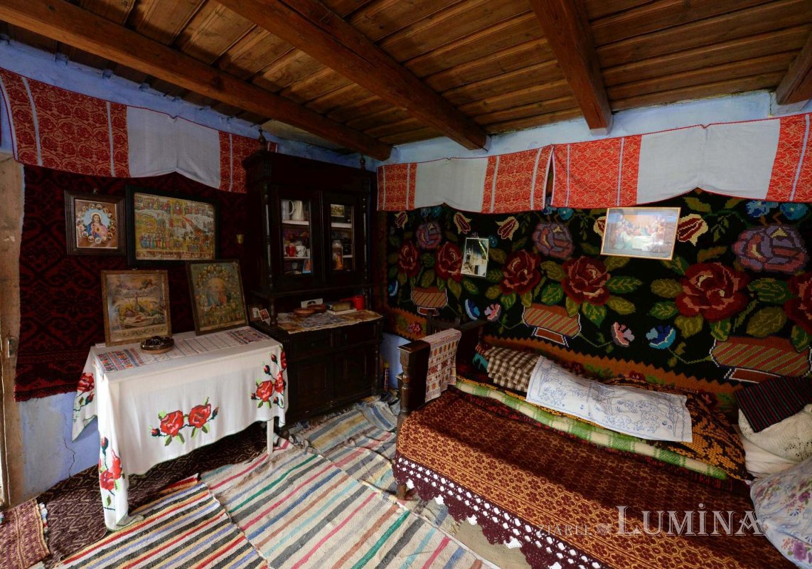 Curtea mamei Uța, unde retrăiești revelația veșniciei 184974