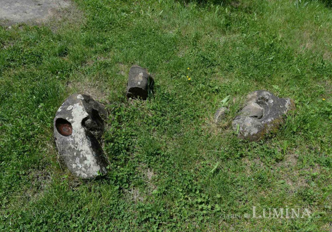 Curtea mamei Uța, unde retrăiești revelația veșniciei 184977