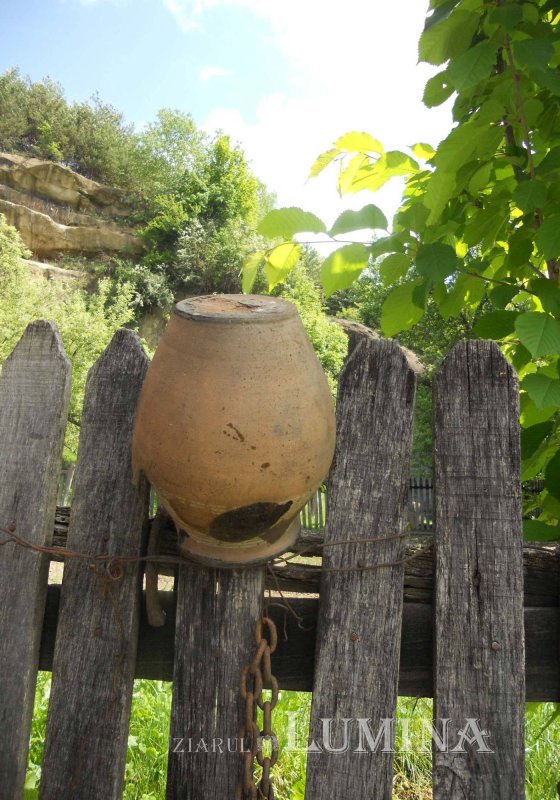 Curtea mamei Uța, unde retrăiești revelația veșniciei 184983