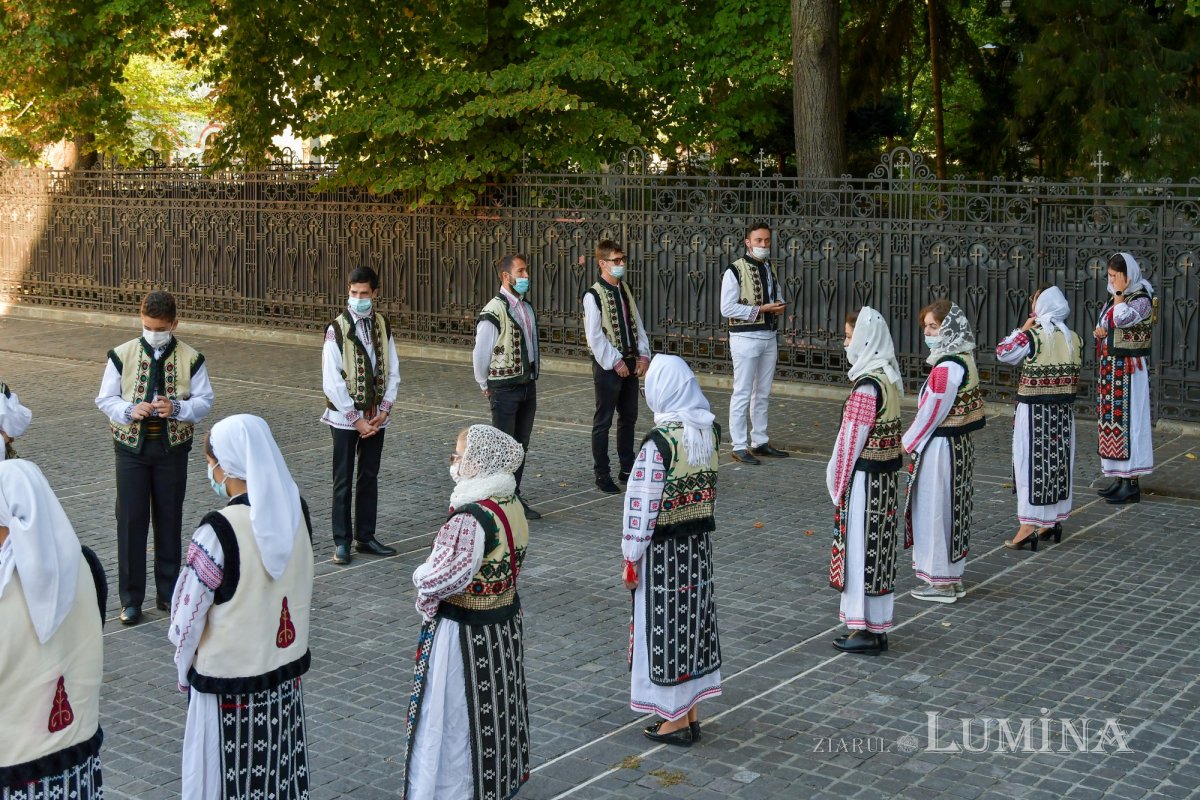 Osemintele Episcopului Nifon Niculescu au fost așezate în cripta ctitoriei sale 185491