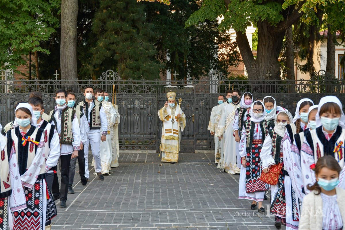 Osemintele Episcopului Nifon Niculescu au fost așezate în cripta ctitoriei sale 185492