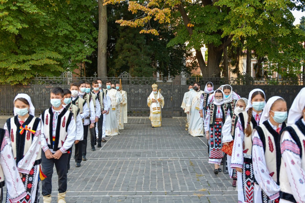 Osemintele Episcopului Nifon Niculescu au fost așezate în cripta ctitoriei sale 185493