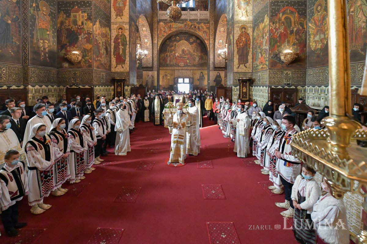 Osemintele Episcopului Nifon Niculescu au fost așezate în cripta ctitoriei sale 185502