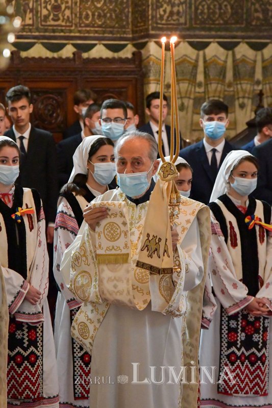 Osemintele Episcopului Nifon Niculescu au fost așezate în cripta ctitoriei sale 185504