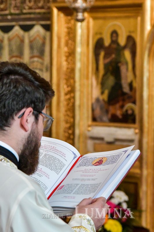 Osemintele Episcopului Nifon Niculescu au fost așezate în cripta ctitoriei sale 185509