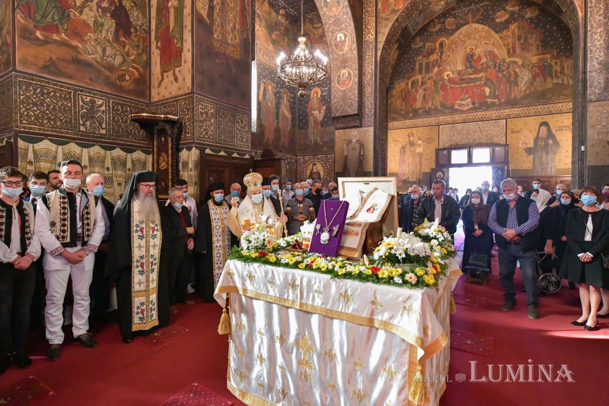 Osemintele Episcopului Nifon Niculescu au fost așezate în cripta ctitoriei sale 185512