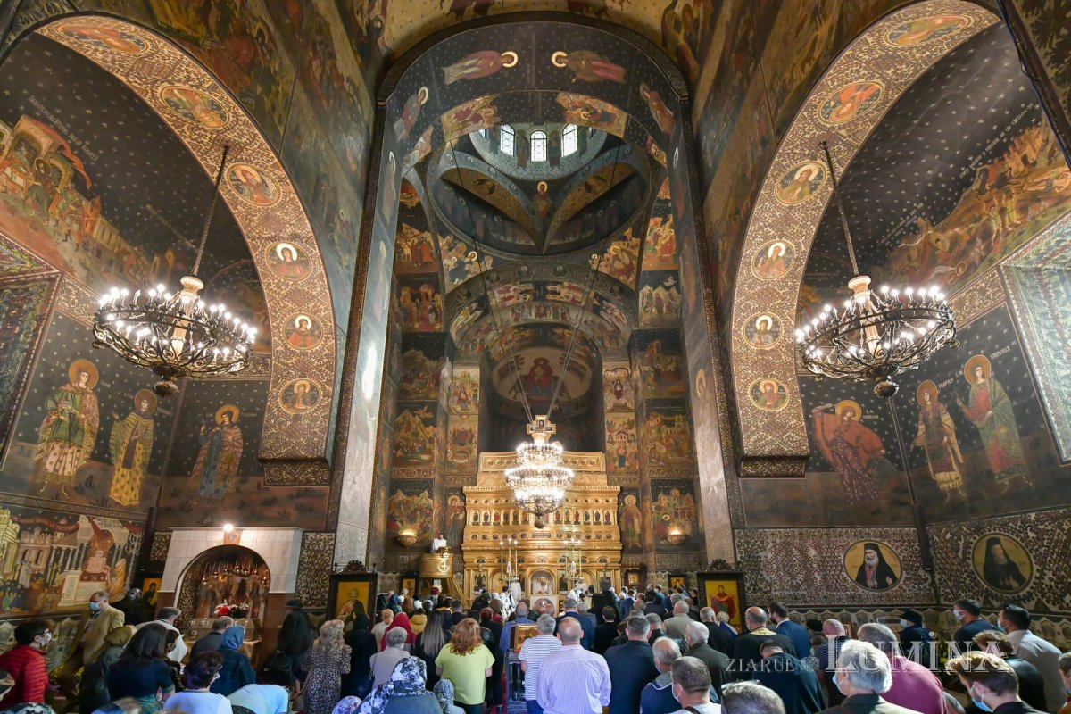 Osemintele Episcopului Nifon Niculescu au fost așezate în cripta ctitoriei sale 185523