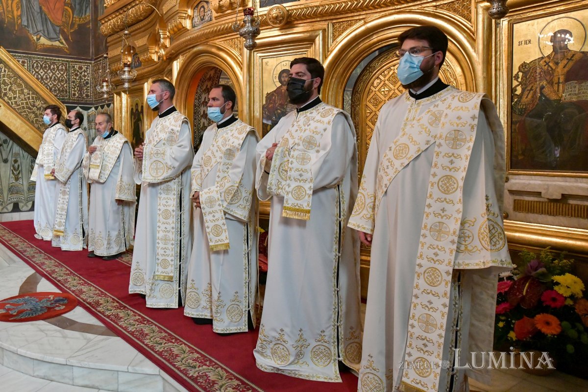 Osemintele Episcopului Nifon Niculescu au fost așezate în cripta ctitoriei sale 185526