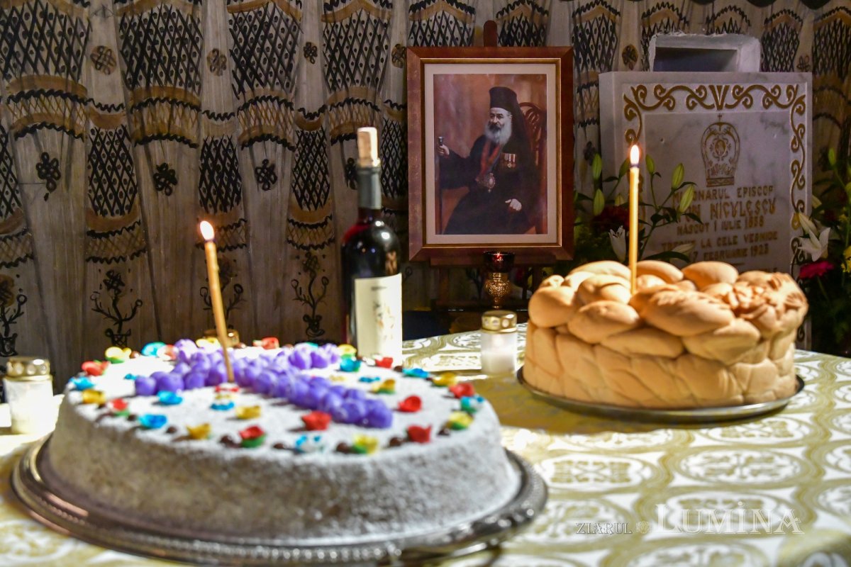 Osemintele Episcopului Nifon Niculescu au fost așezate în cripta ctitoriei sale 185537