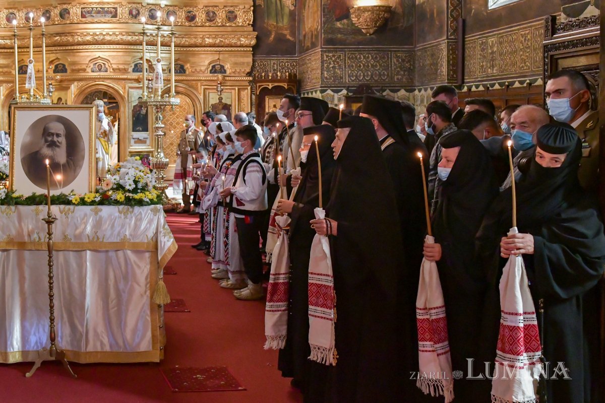 Osemintele Episcopului Nifon Niculescu au fost așezate în cripta ctitoriei sale 185538