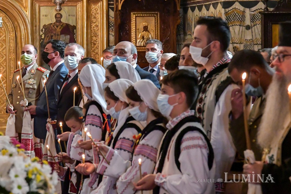 Osemintele Episcopului Nifon Niculescu au fost așezate în cripta ctitoriei sale 185539