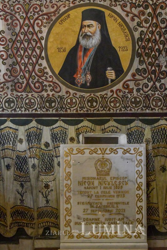 Osemintele Episcopului Nifon Niculescu au fost așezate în cripta ctitoriei sale 185542