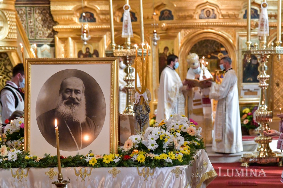 Osemintele Episcopului Nifon Niculescu au fost așezate în cripta ctitoriei sale 185543