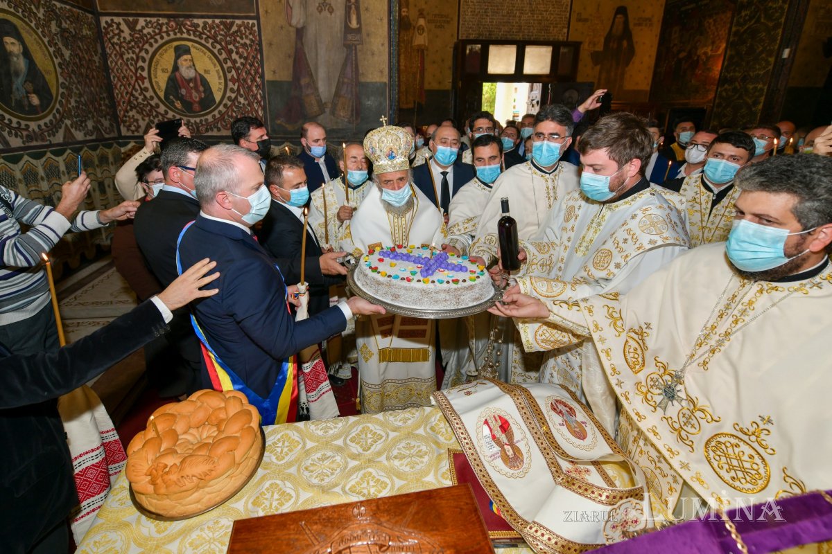 Osemintele Episcopului Nifon Niculescu au fost așezate în cripta ctitoriei sale 185546