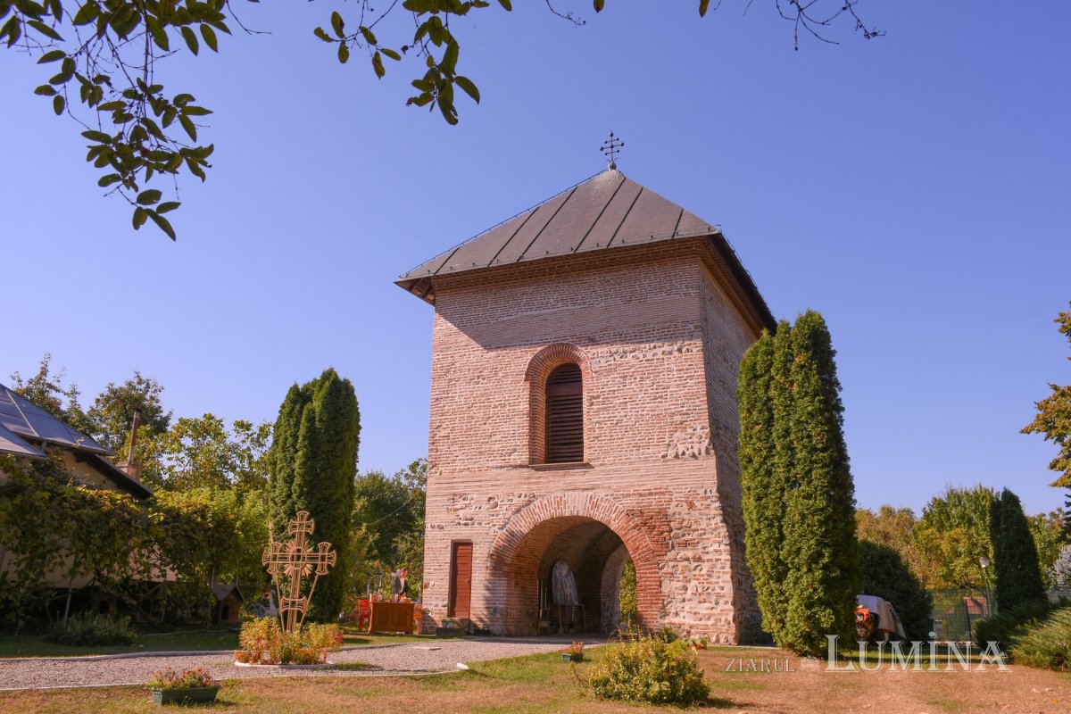 Patriarhul României la hramul mănăstirii ilfovene Snagov 185556