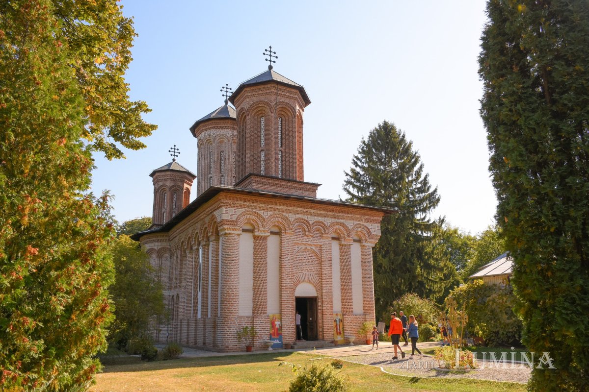 Patriarhul României la hramul mănăstirii ilfovene Snagov 185559