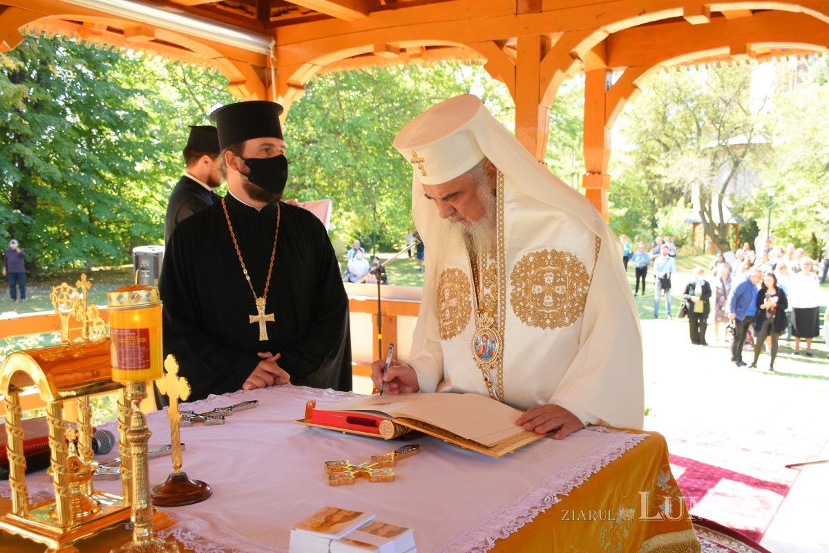 Patriarhul României la hramul mănăstirii ilfovene Snagov 185602