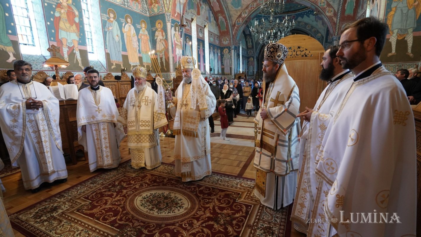 Părintele Arsenie Boca, pomenit la Sâmbăta de Sus, judeţul Braşov 185656