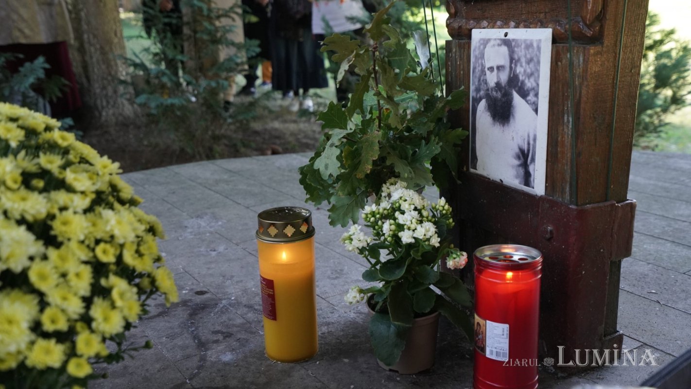 Părintele Arsenie Boca, pomenit la Sâmbăta de Sus, judeţul Braşov 185657