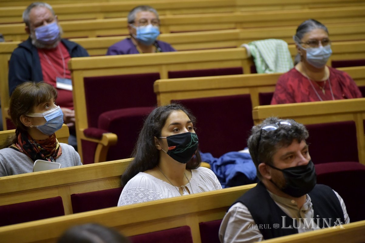 Conferinţă dedicată iconografiei şi restaurării patrimoniului bisericesc 185878