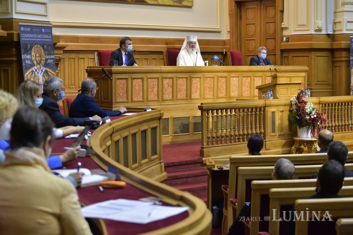 Conferinţă dedicată iconografiei şi restaurării patrimoniului bisericesc 185879