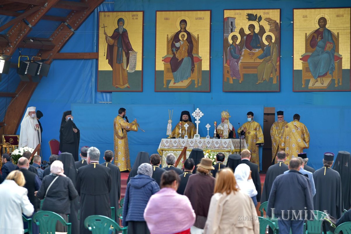 Moment solemn la aniversarea întronizării Patriarhului României 186278