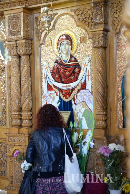 Hramul parohiei bucureștene „Acoperământul Maicii Domnului” din Titan 186363