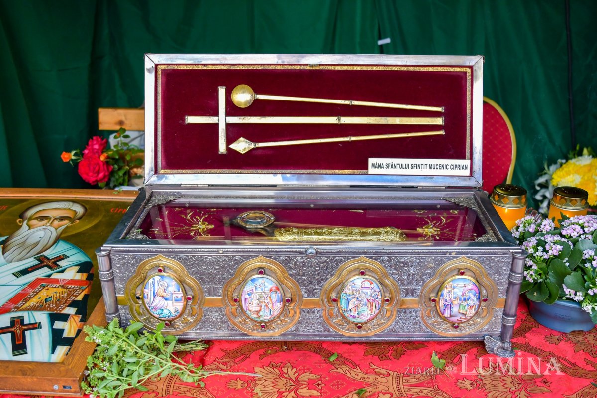 Sfântul Sfinţit Mucenic Ciprian, sărbătorit la Biserica Zlătari din Bucureşti 186583