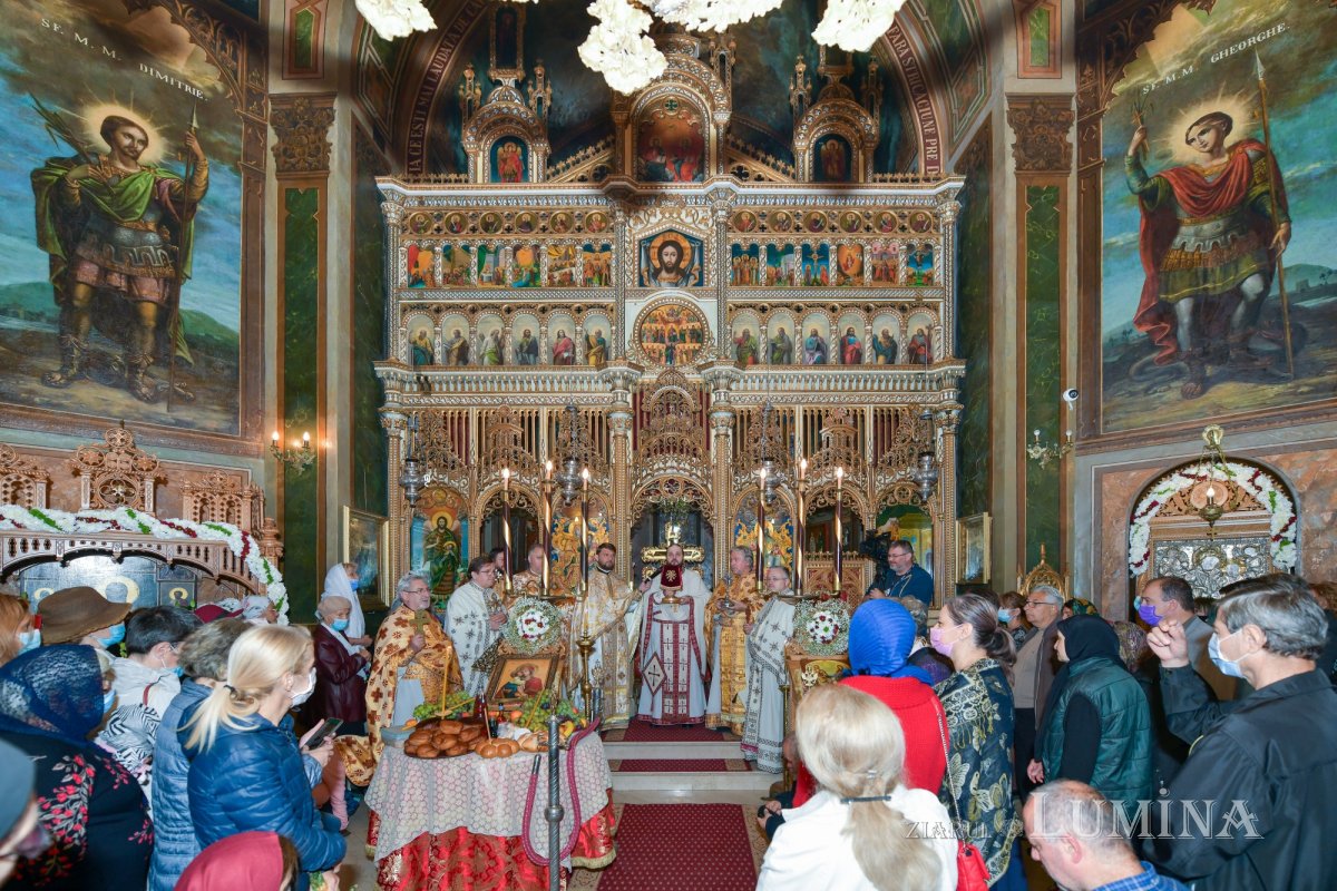 Sfântul Sfinţit Mucenic Ciprian, sărbătorit la Biserica Zlătari din Bucureşti 186601