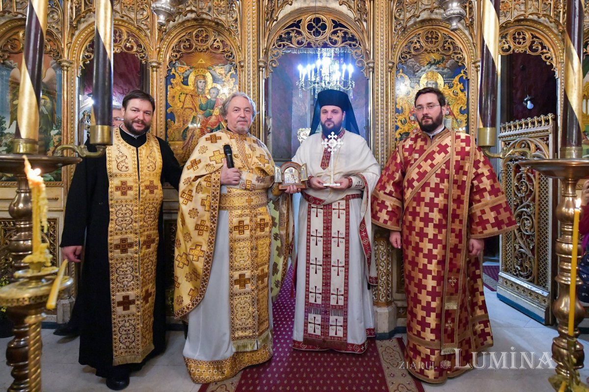 Sfântul Sfinţit Mucenic Ciprian, sărbătorit la Biserica Zlătari din Bucureşti 186610