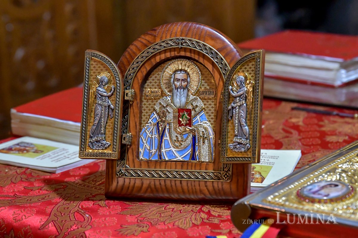 Sfântul Sfinţit Mucenic Ciprian, sărbătorit la Biserica Zlătari din Bucureşti 186613